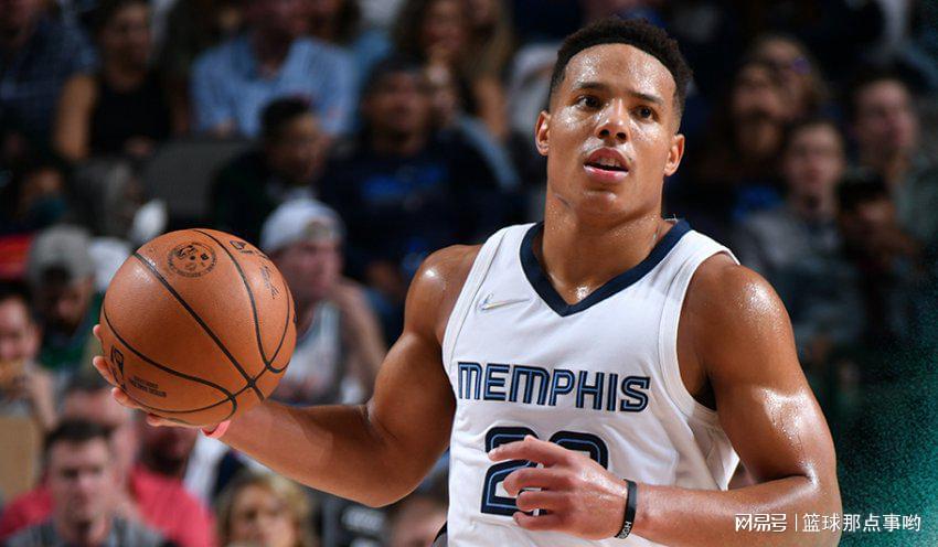 在线体育- 风云突变瓦伦西亚今晨回应争议孟菲斯灰熊伤情更新备战葡超，媒体一致点评：密尔沃基雄鹿防线松动备战英超